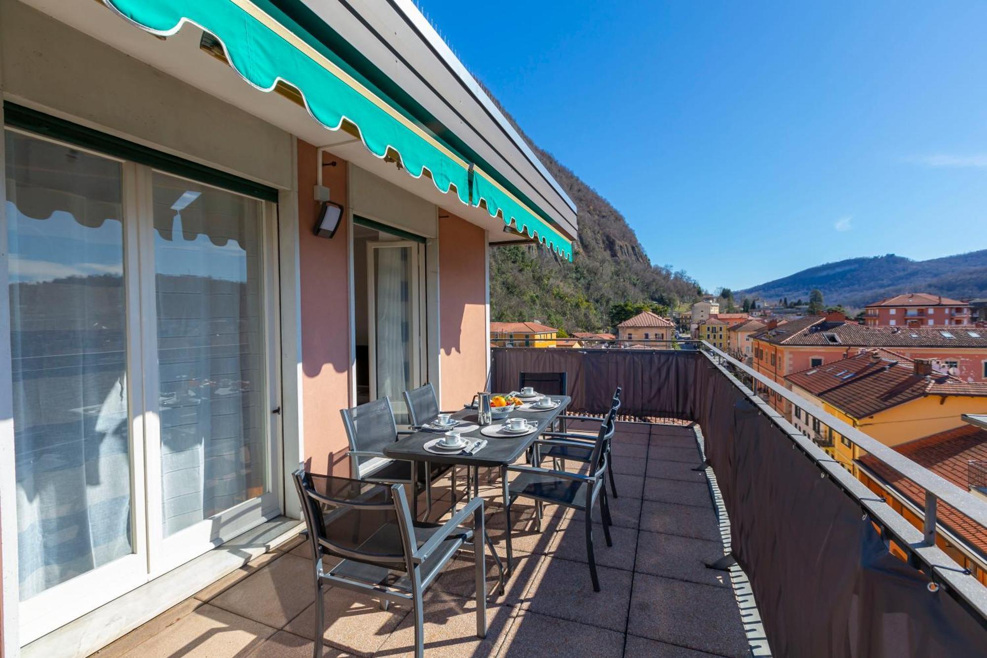 Appartamento Il Golfo Lake View - Happy Rentals Laveno-Mombello Exterior foto